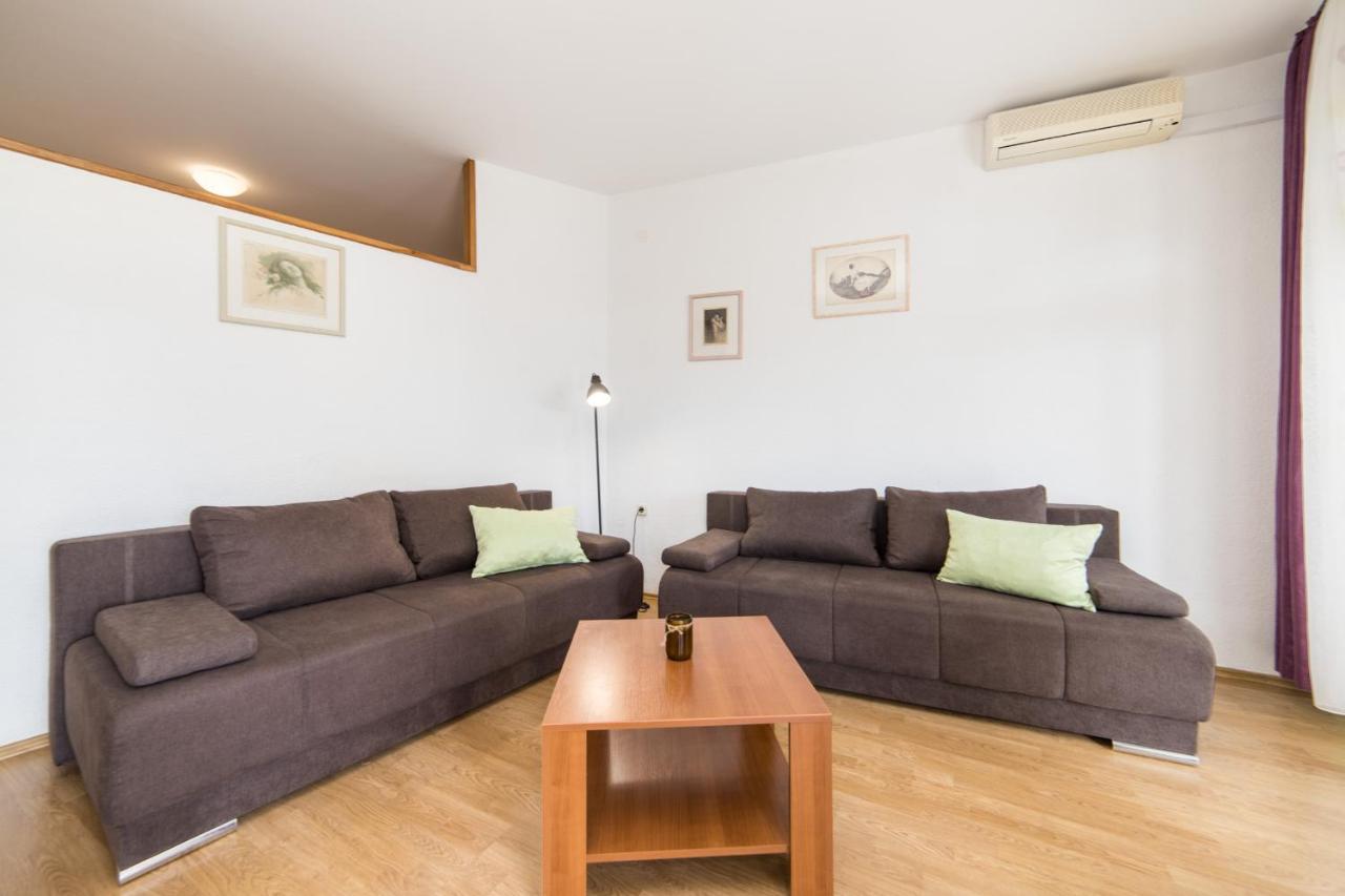 Apartmani Aida Živogošće エクステリア 写真