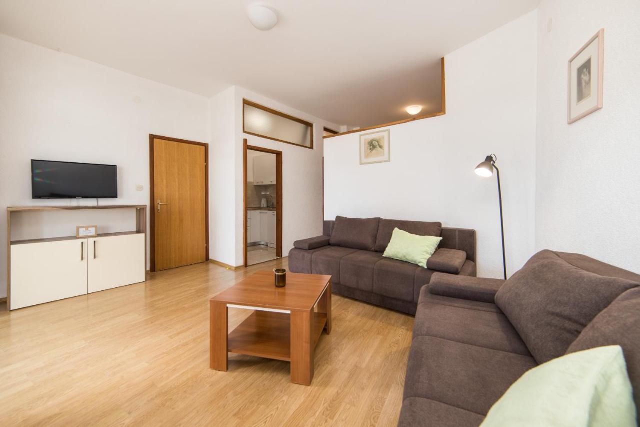 Apartmani Aida Živogošće エクステリア 写真