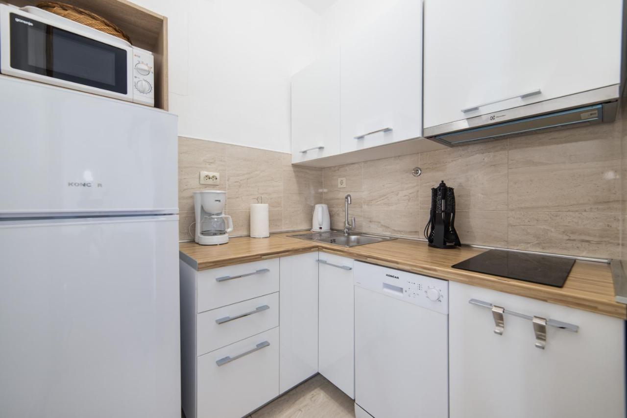 Apartmani Aida Živogošće エクステリア 写真