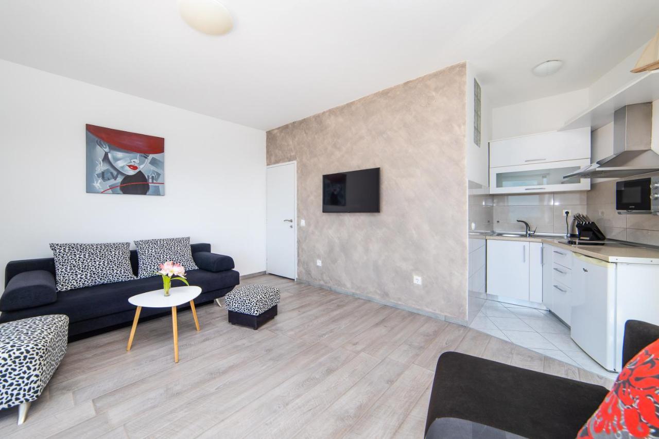 Apartmani Aida Živogošće エクステリア 写真