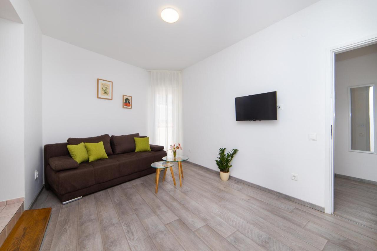 Apartmani Aida Živogošće エクステリア 写真
